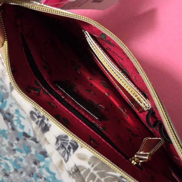 NWT Betsey Johnson Good for One Champagne Ticket Wristlet or Clutch - Picture 3 of 5